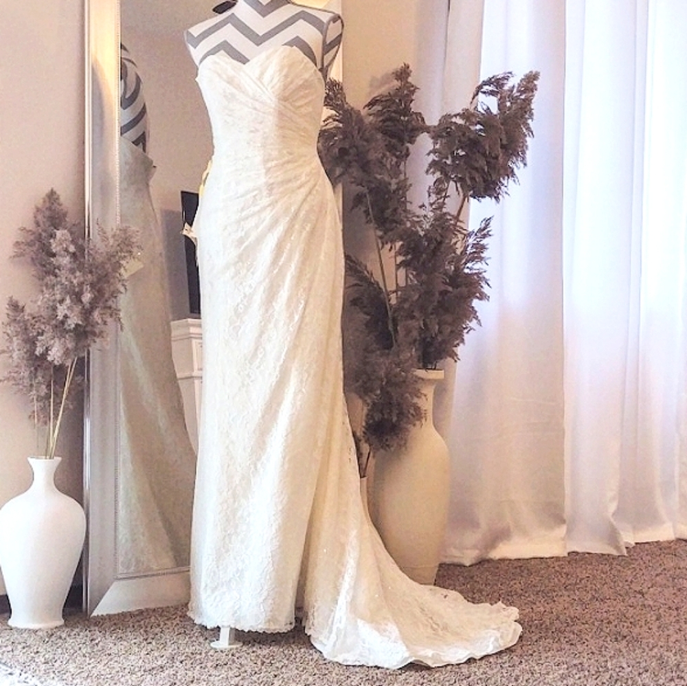 David's Bridal Strapless Ivory Lace Over Satin Wedding dress